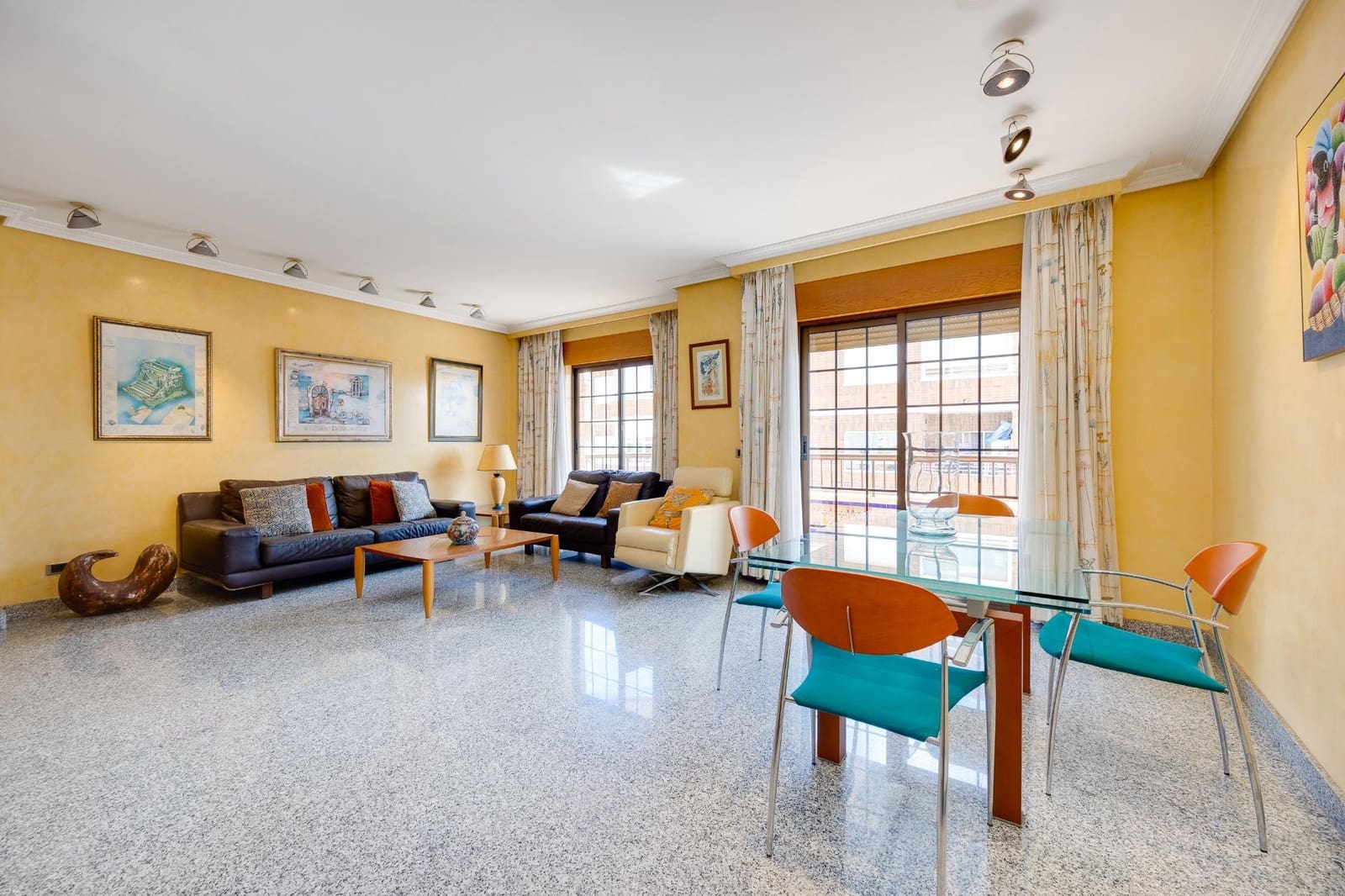 3 soverom Penthouse til leie i Torrevieja - € 1 600 (Ref: 8915446)