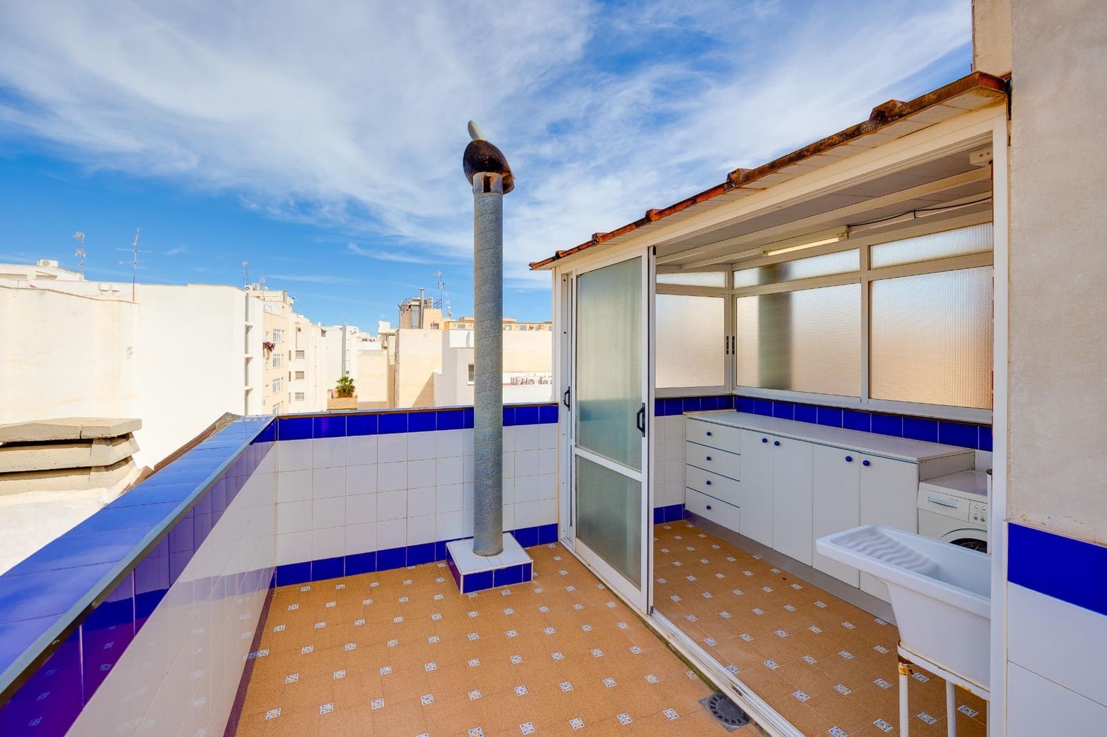 3 soverom Penthouse til leie i Torrevieja - € 1 600 (Ref: 8915446)