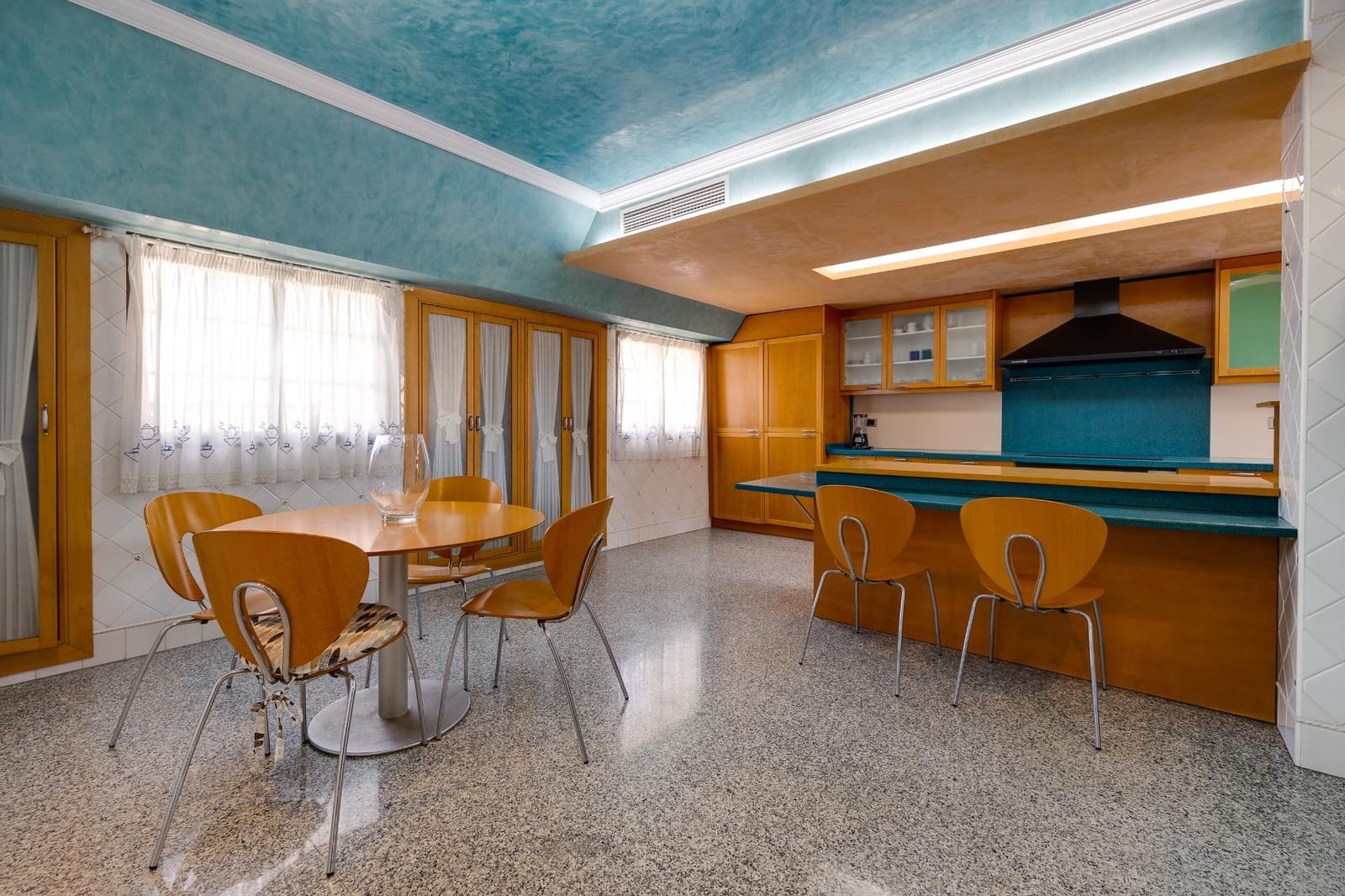 3 soverom Penthouse til leie i Torrevieja - € 1 600 (Ref: 8915446)