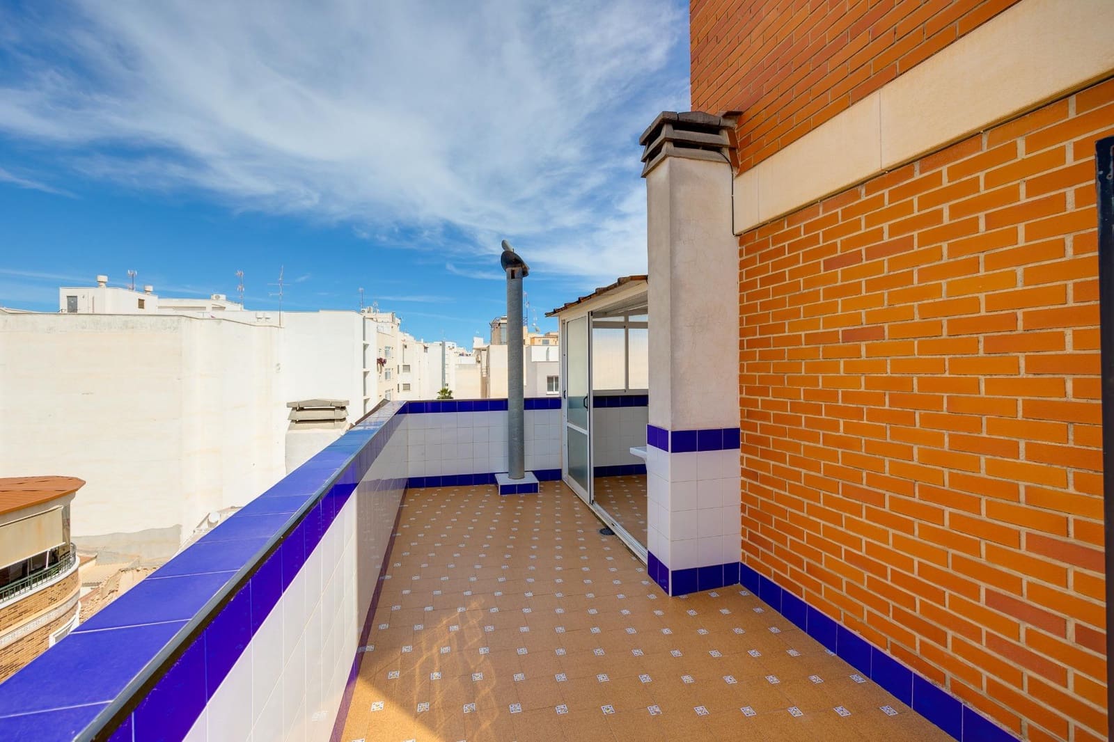 3 soverom Penthouse til leie i Torrevieja - € 1 600 (Ref: 8915446)