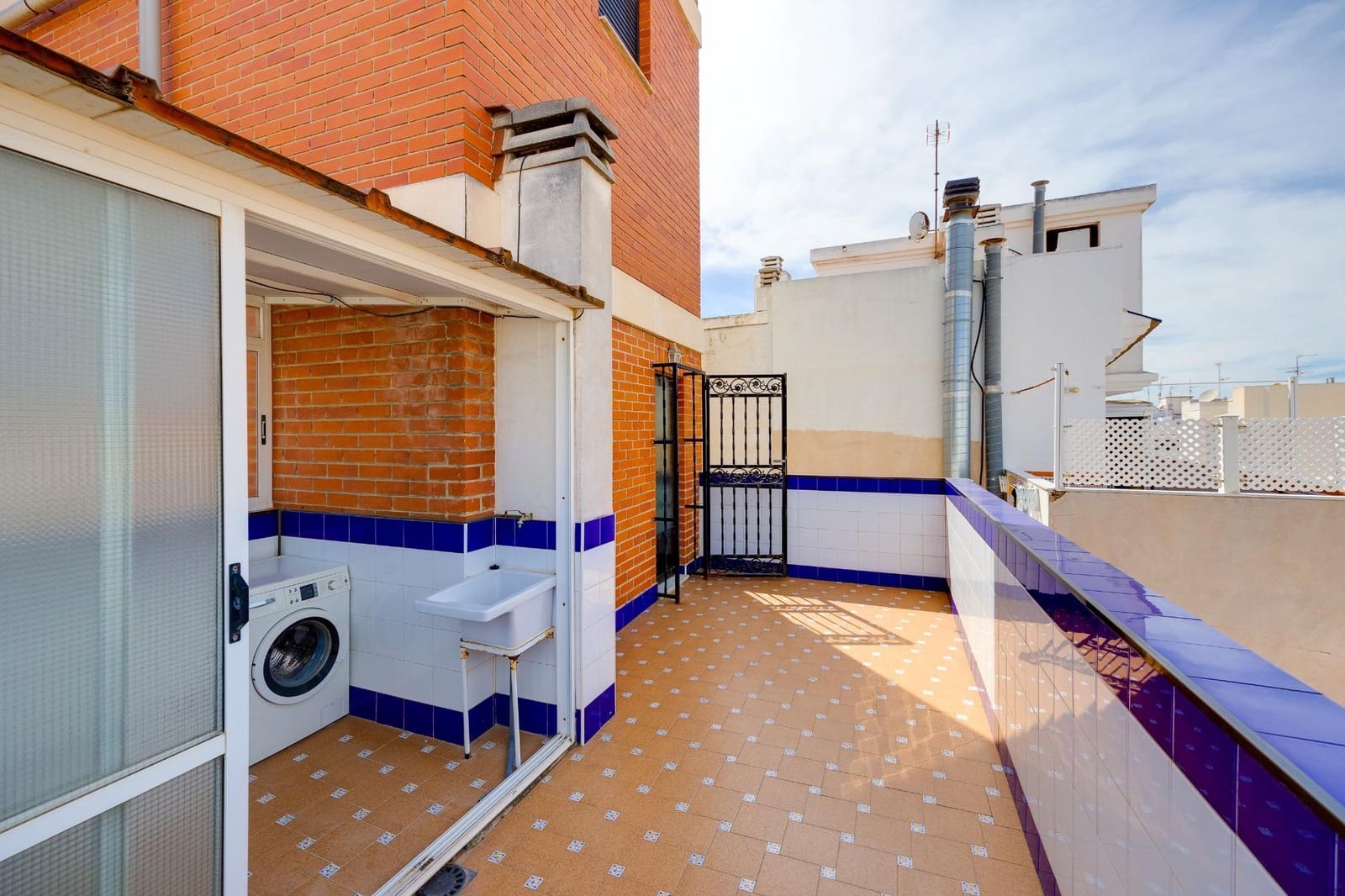 3 soverom Penthouse til leie i Torrevieja - € 1 600 (Ref: 8915446)