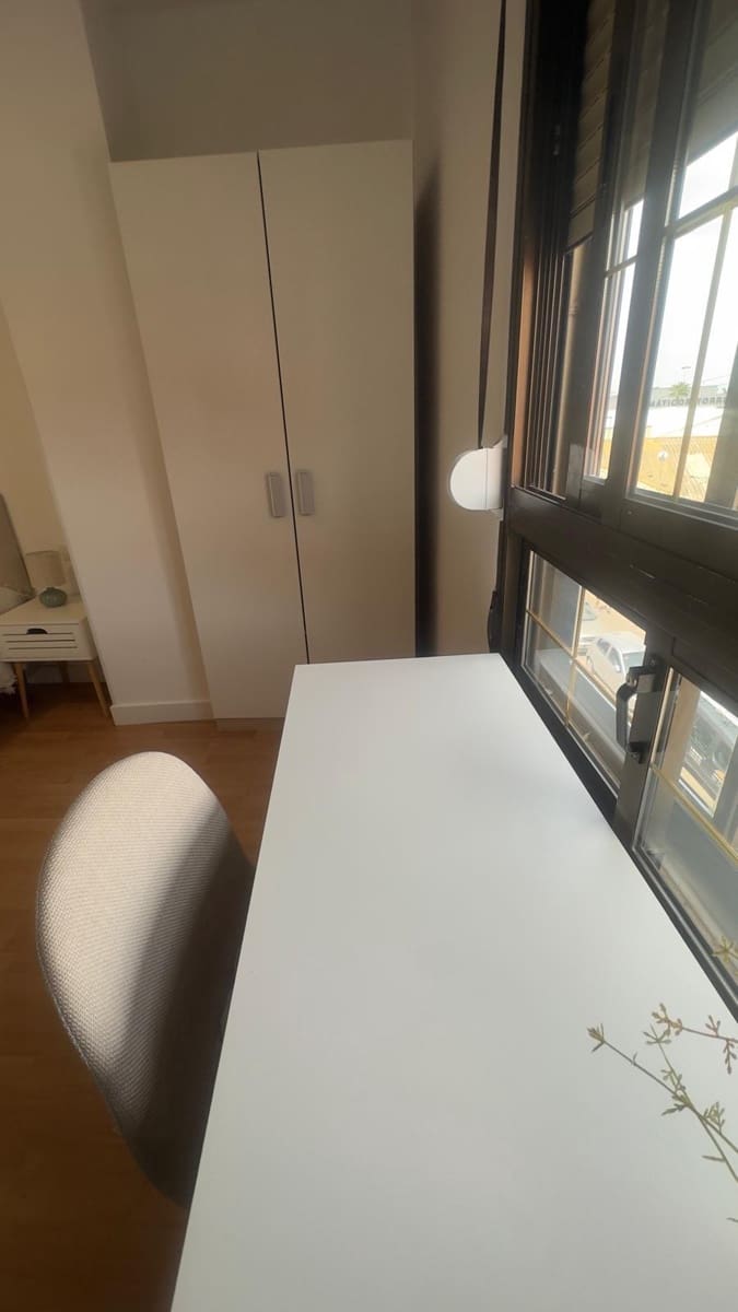 3 slaapkamer Appartement te huur in Torrevieja - € 750 (Ref: 8950635)