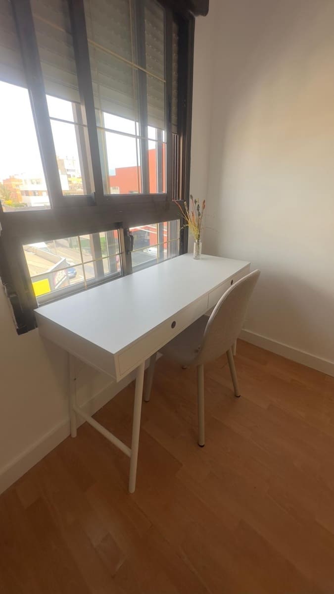 3 slaapkamer Appartement te huur in Torrevieja - € 750 (Ref: 8950635)