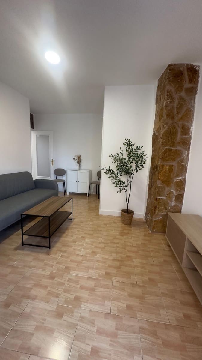 3 slaapkamer Appartement te huur in Torrevieja - € 750 (Ref: 8950635)