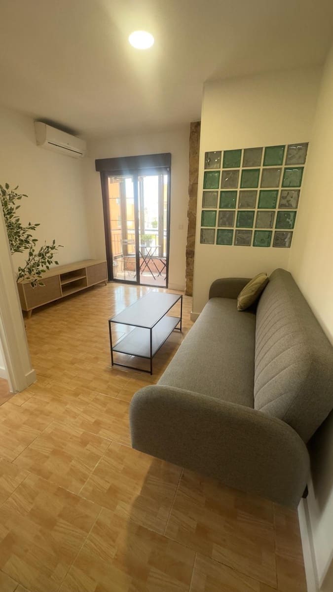 3 slaapkamer Appartement te huur in Torrevieja - € 750 (Ref: 8950635)