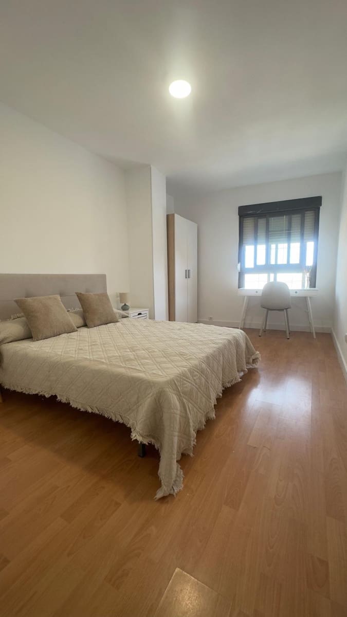 3 slaapkamer Appartement te huur in Torrevieja - € 750 (Ref: 8950635)