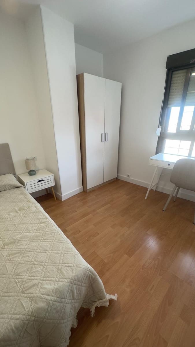 3 slaapkamer Appartement te huur in Torrevieja - € 750 (Ref: 8950635)