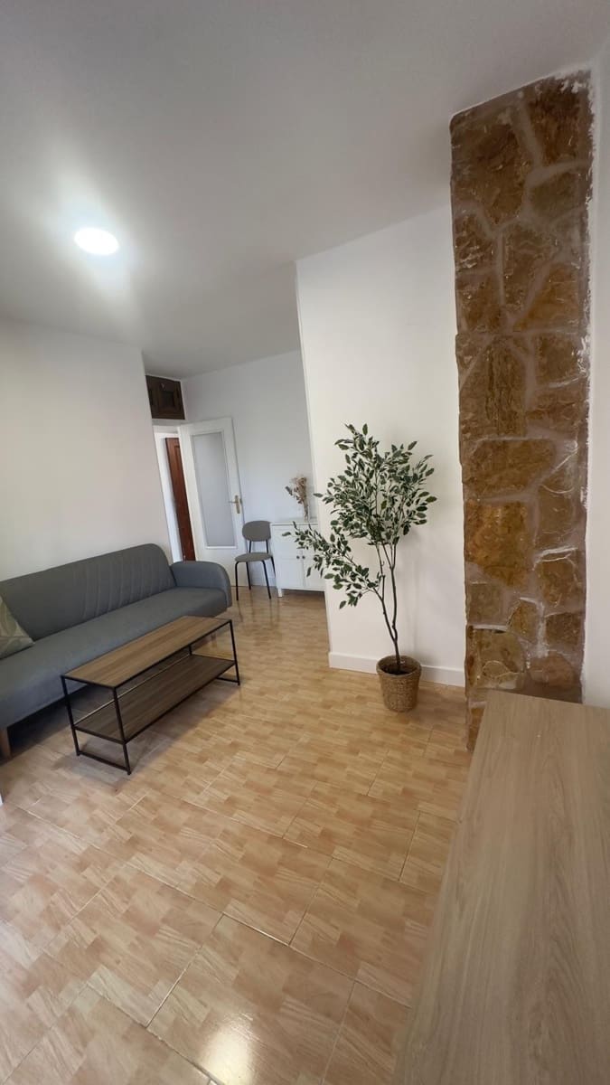 3 slaapkamer Appartement te huur in Torrevieja - € 750 (Ref: 8950635)