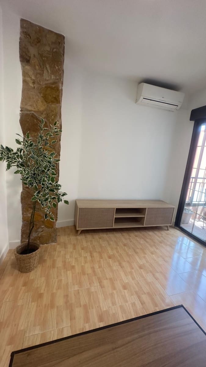 3 slaapkamer Appartement te huur in Torrevieja - € 750 (Ref: 8950635)