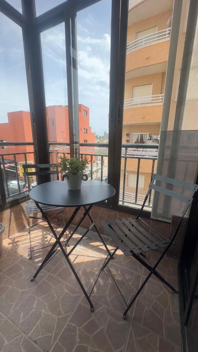 3 slaapkamer Appartement te huur in Torrevieja - € 750 (Ref: 8950635)
