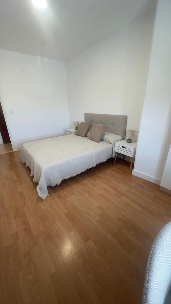 3 slaapkamer Appartement te huur in Torrevieja - € 750 (Ref: 8950635)