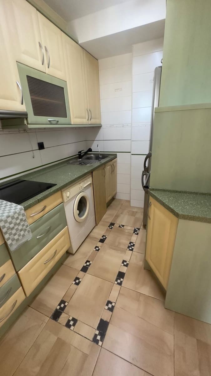 3 slaapkamer Appartement te huur in Torrevieja - € 750 (Ref: 8950635)