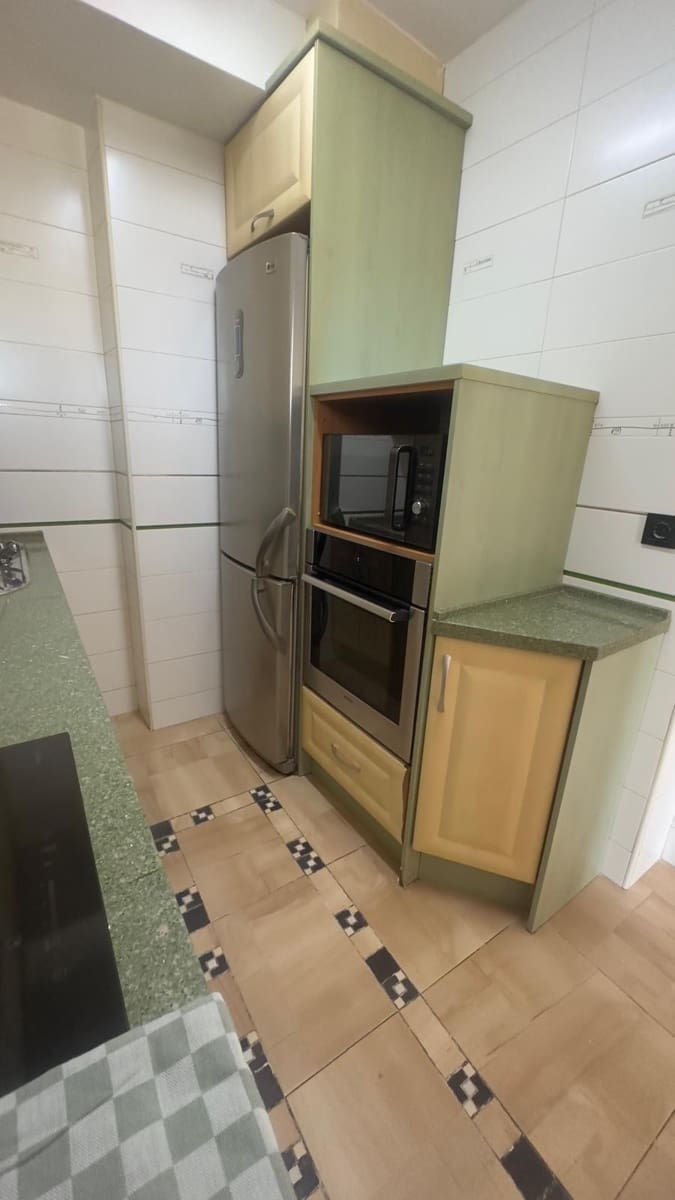 3 slaapkamer Appartement te huur in Torrevieja - € 750 (Ref: 8950635)