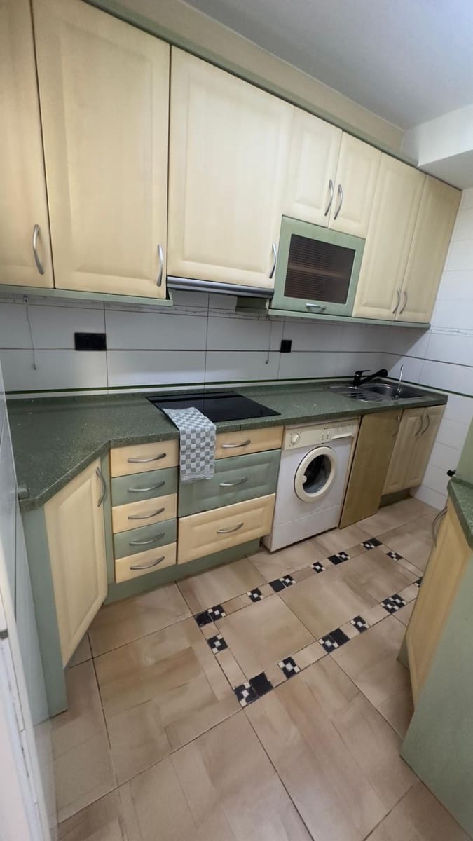 3 slaapkamer Appartement te huur in Torrevieja - € 750 (Ref: 8950635)