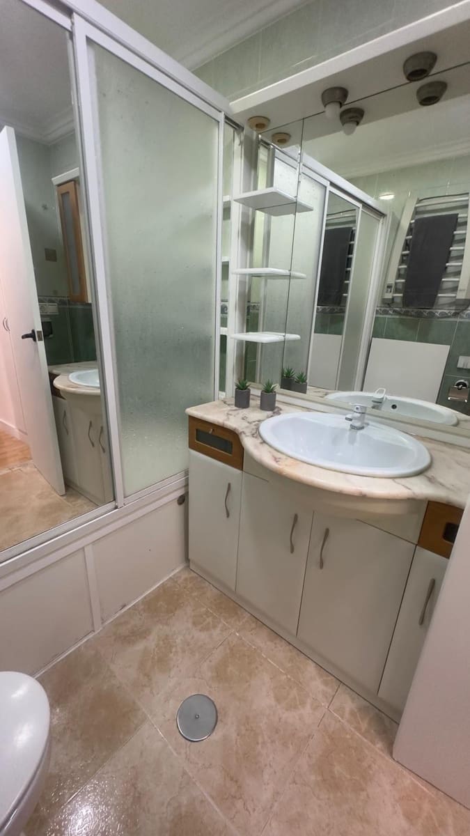 3 slaapkamer Appartement te huur in Torrevieja - € 750 (Ref: 8950635)