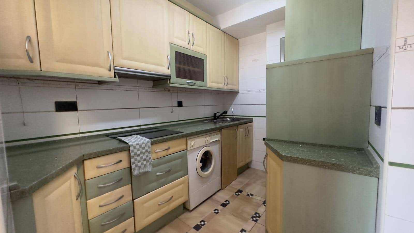 3 slaapkamer Appartement te huur in Torrevieja - € 750 (Ref: 8950635)