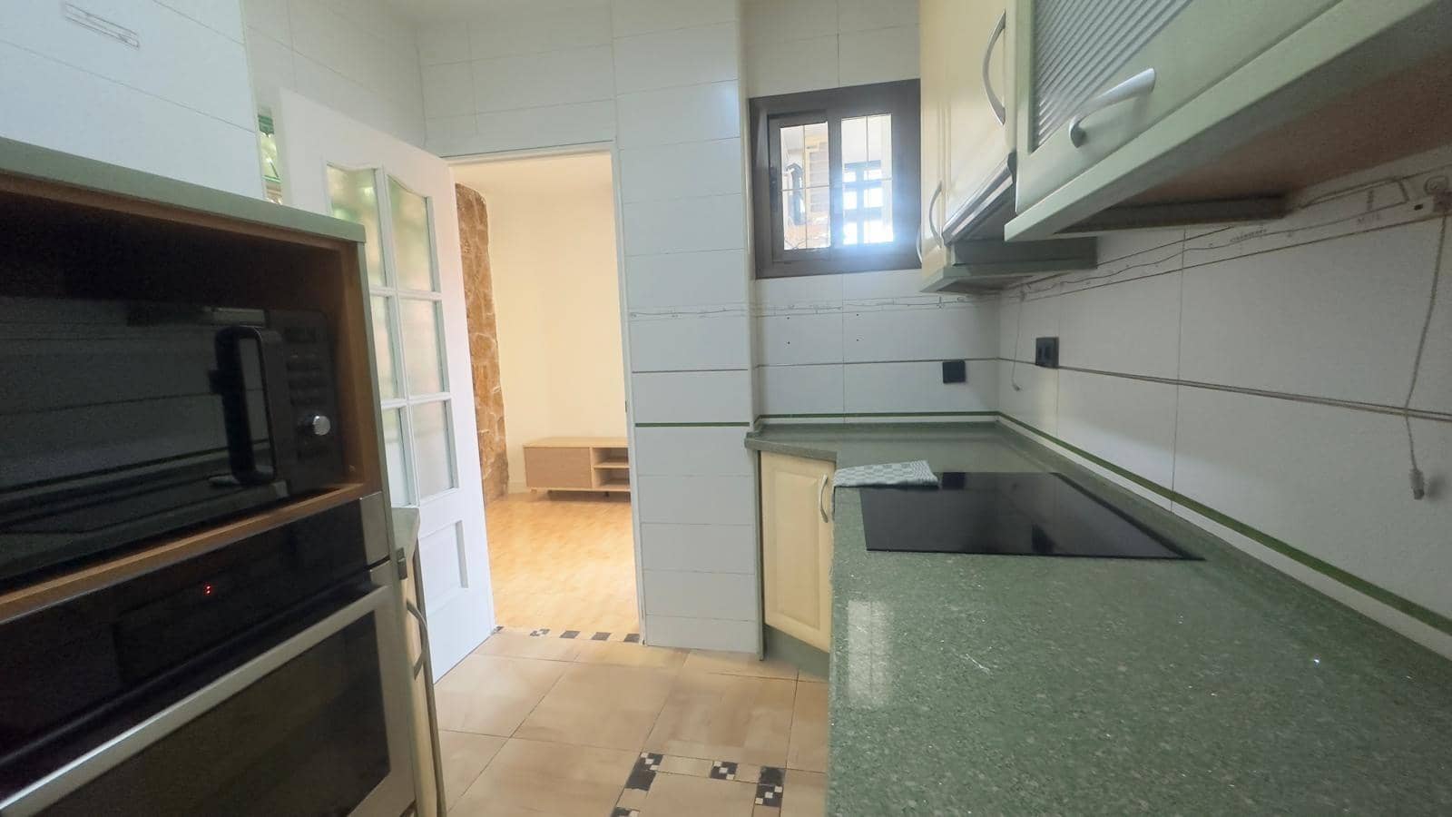 3 slaapkamer Appartement te huur in Torrevieja - € 750 (Ref: 8950635)