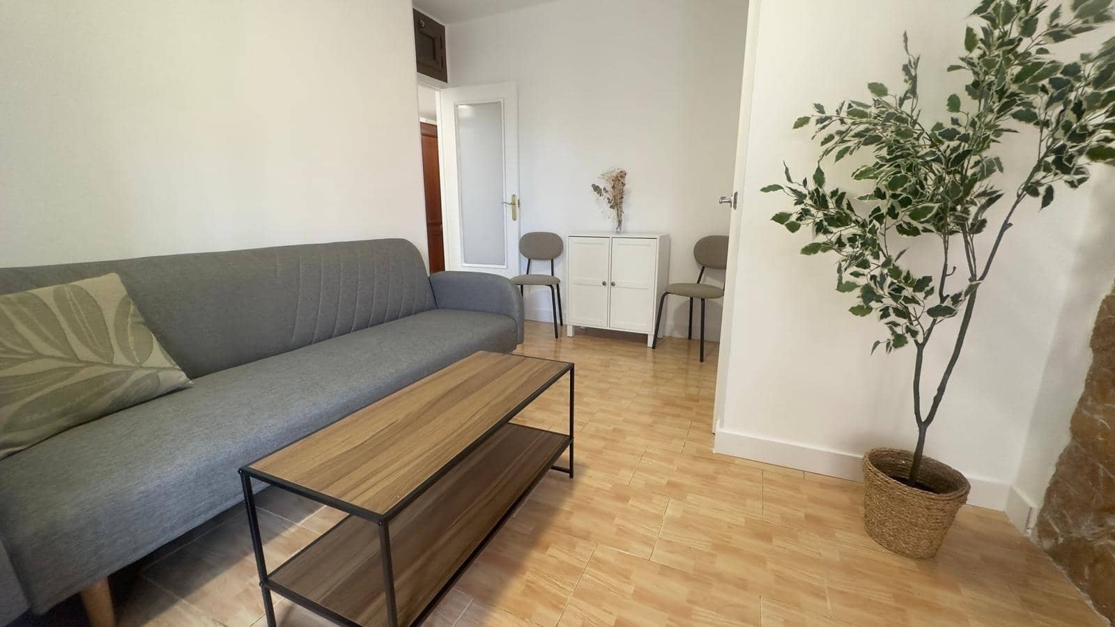 3 slaapkamer Appartement te huur in Torrevieja - € 750 (Ref: 8950635)