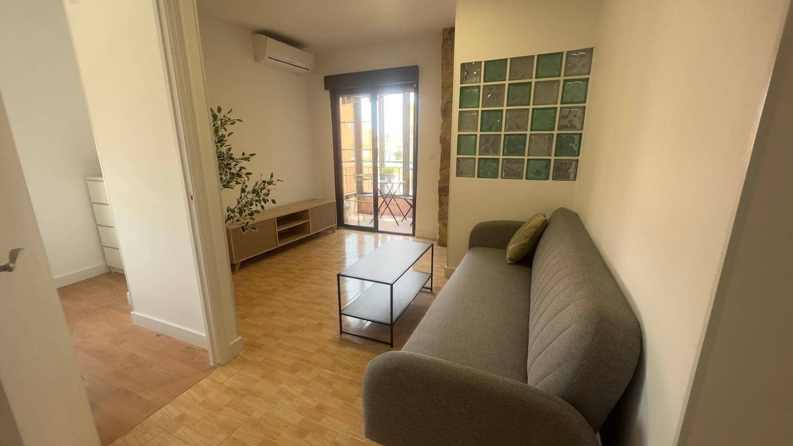3 slaapkamer Appartement te huur in Torrevieja - € 750 (Ref: 8950635)