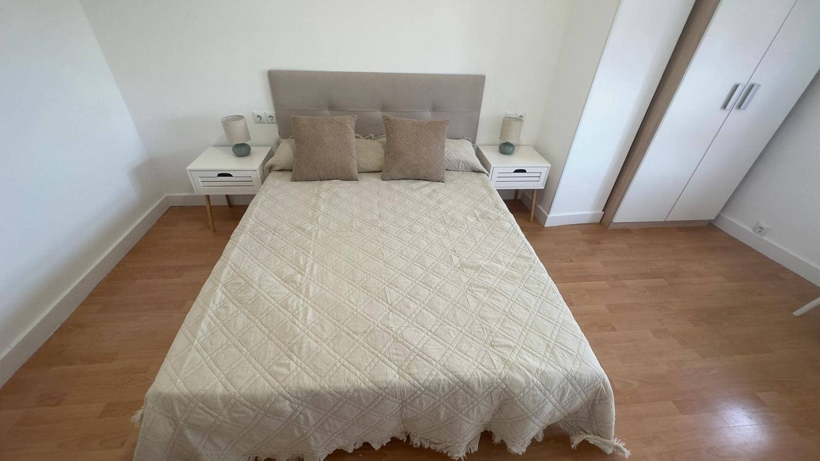 3 slaapkamer Appartement te huur in Torrevieja - € 750 (Ref: 8950635)