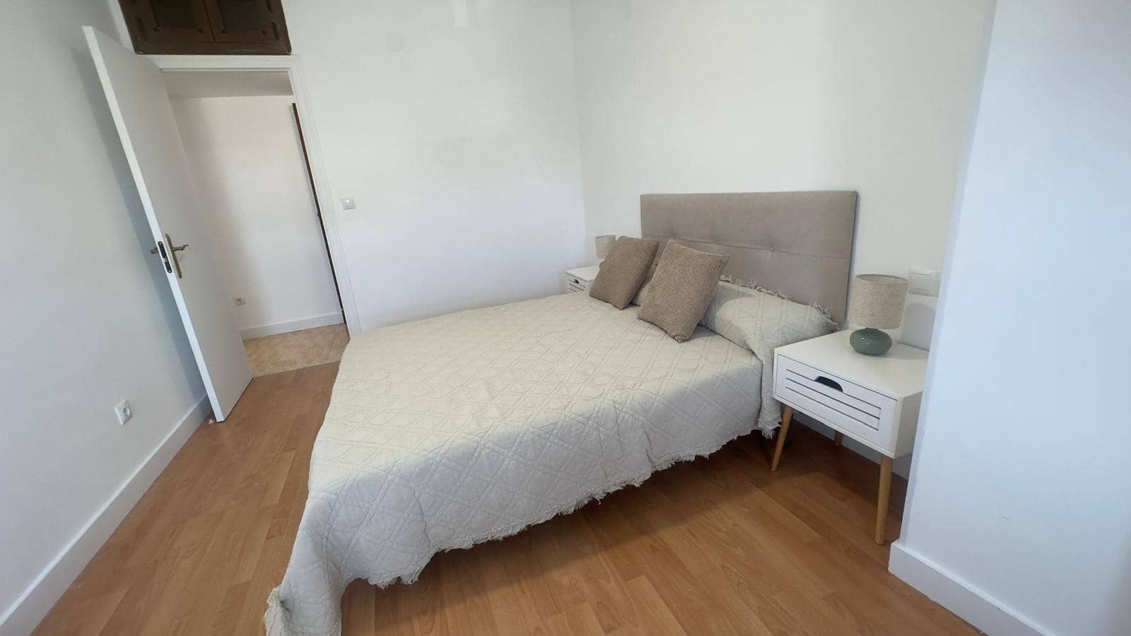3 slaapkamer Appartement te huur in Torrevieja - € 750 (Ref: 8950635)