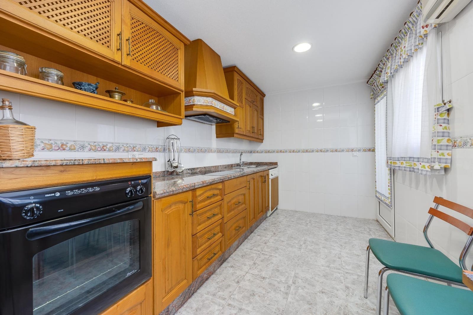 2 makuuhuone Kattohuoneisto myytävänä paikassa Torrevieja - 219 000 € (Ref: 9065149)