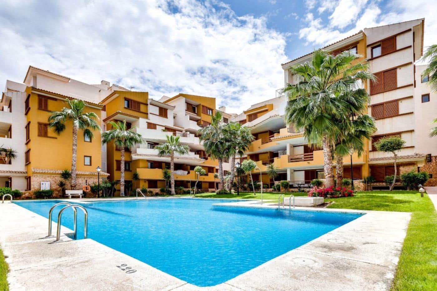 2 sovrum Takvåning att hyra i Orihuela Costa med pool - 1 200 € (Ref: 9247254)