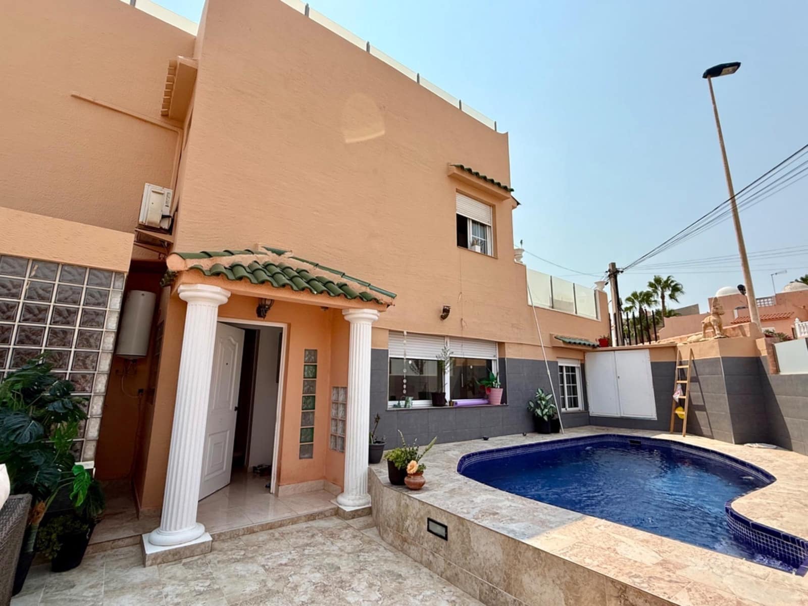 5 soveværelse Villa til salg i Torrevieja med swimmingpool - € 309.000 (Ref: 9269716)