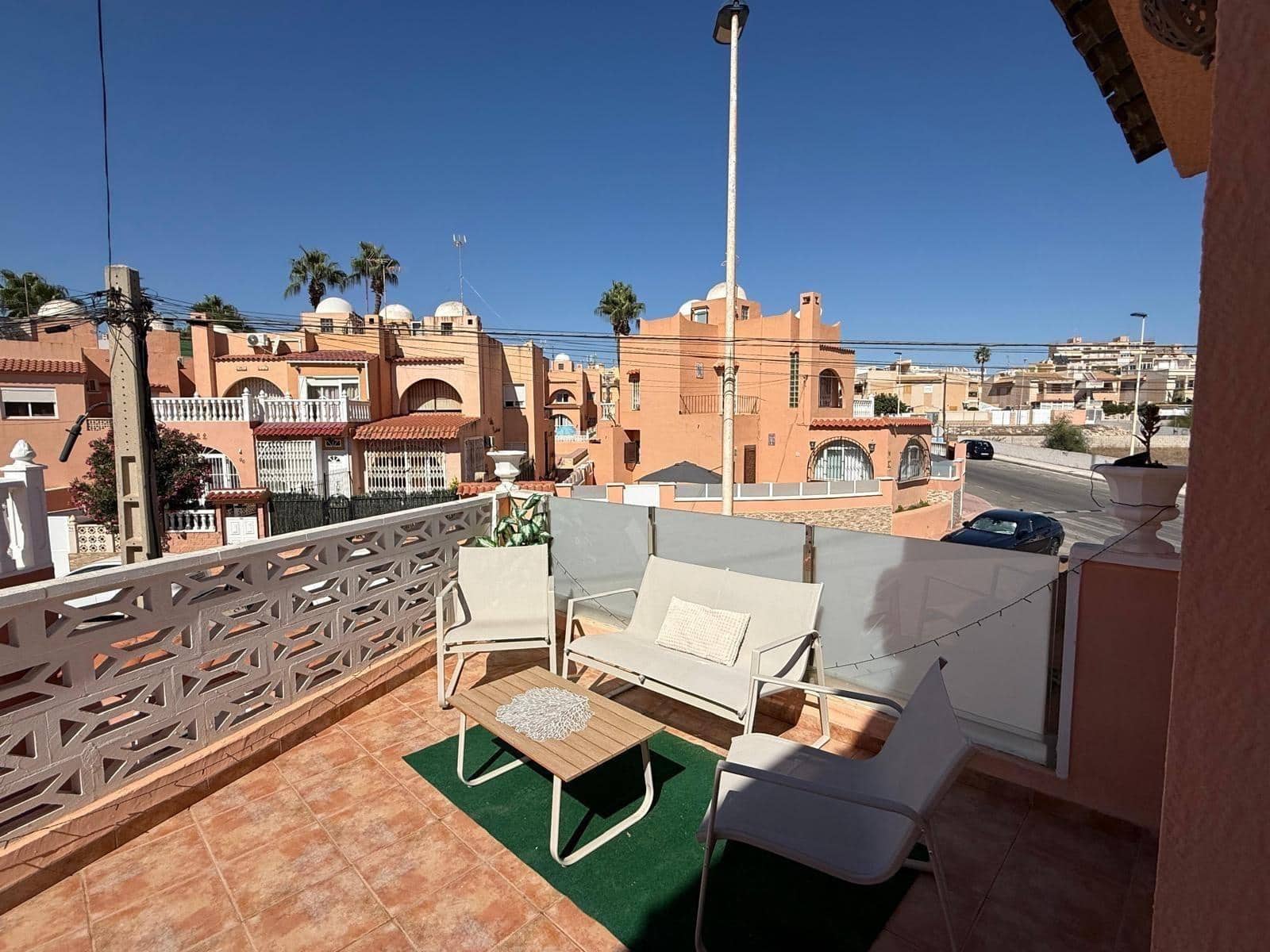 5 soveværelse Villa til salg i Torrevieja med swimmingpool - € 309.000 (Ref: 9269716)