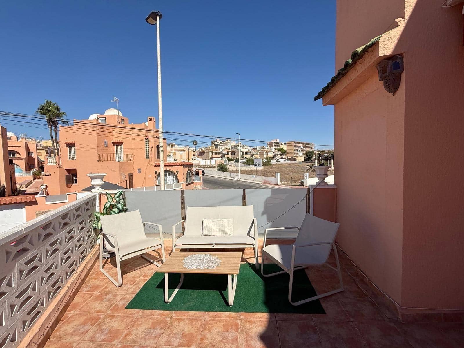5 soveværelse Villa til salg i Torrevieja med swimmingpool - € 309.000 (Ref: 9269716)