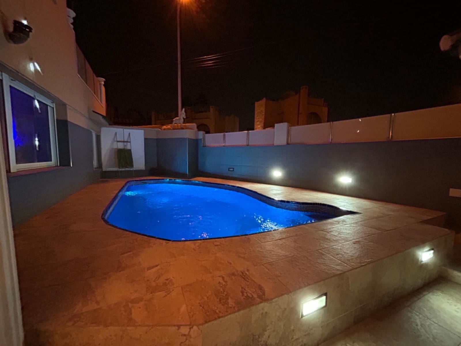 5 soveværelse Villa til salg i Torrevieja med swimmingpool - € 309.000 (Ref: 9269716)