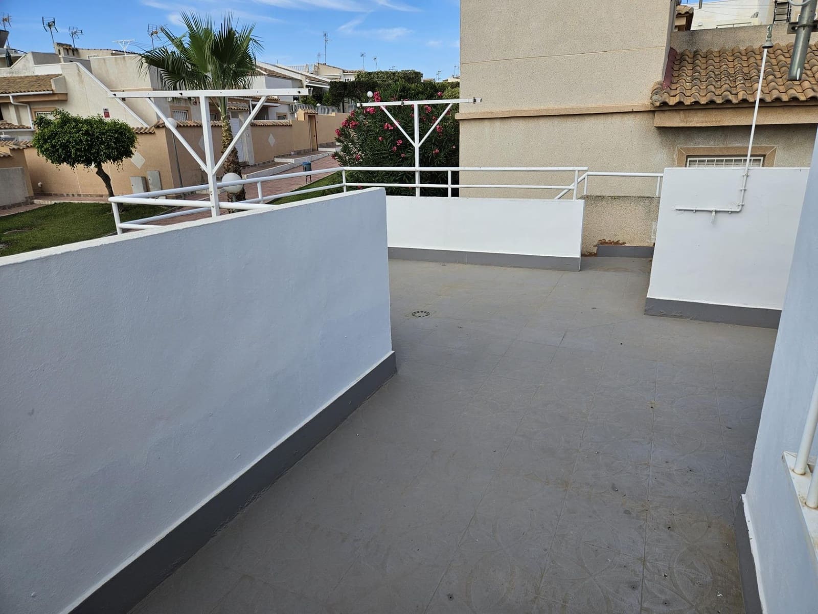 3 soverom Rekkehus til salgs i Torrevieja med svømmebasseng - € 144 000 (Ref: 9303519)