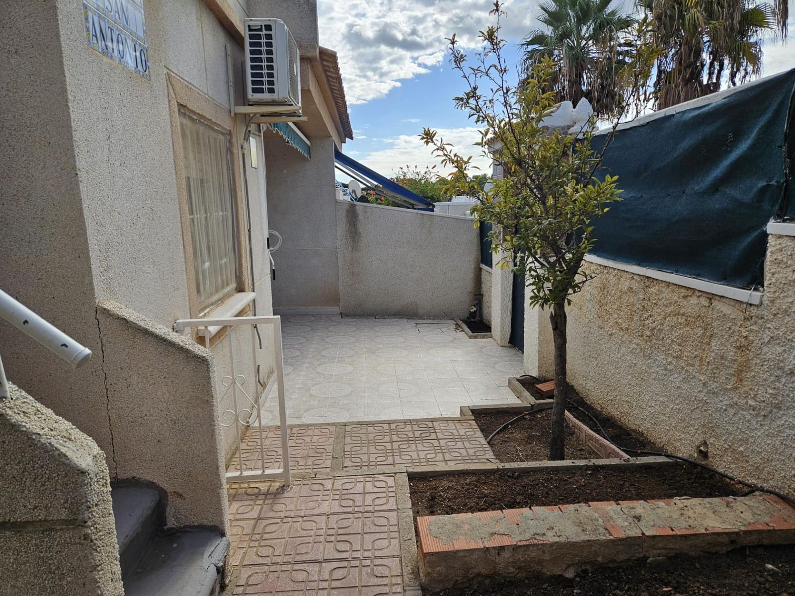 3 soverom Rekkehus til salgs i Torrevieja med svømmebasseng - € 144 000 (Ref: 9303519)