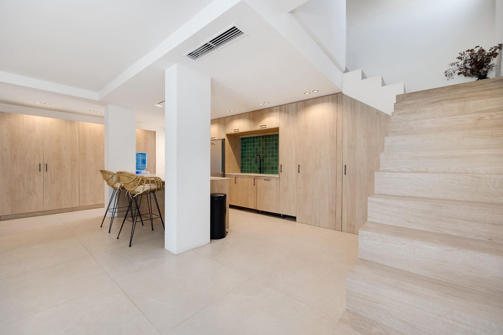 4 soveværelse Villa til leje i Torrevieja med swimmingpool garage - € 2.500 (Ref: 9317838)