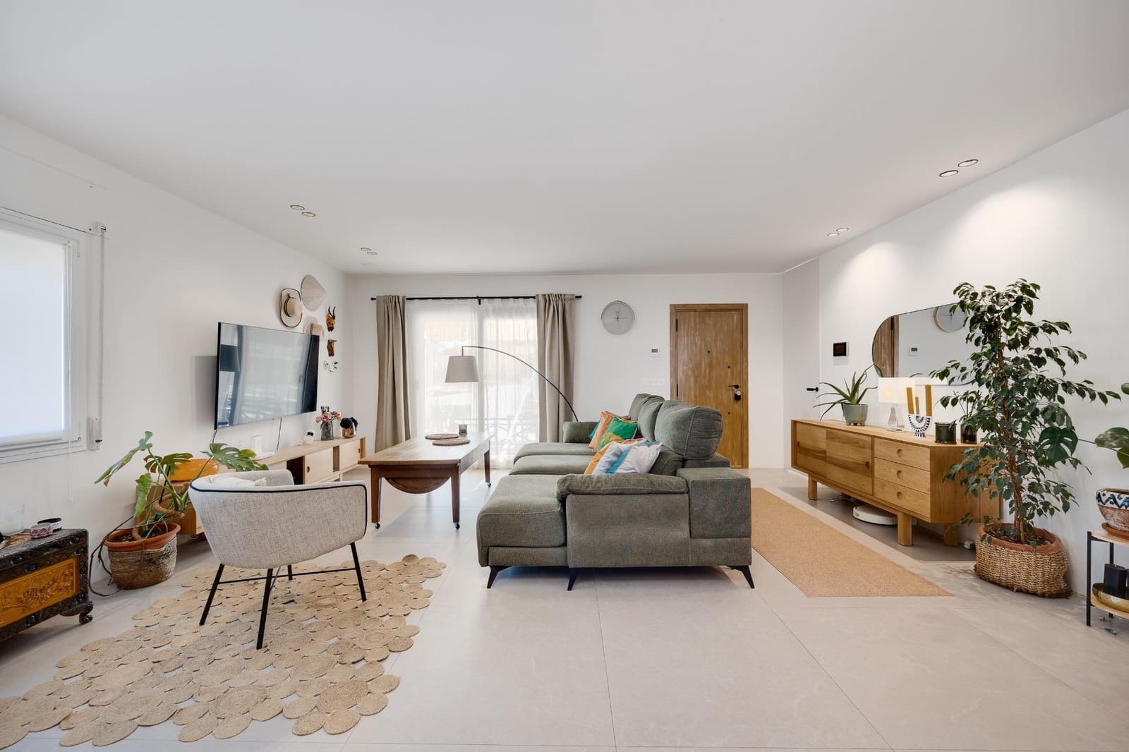 4 soveværelse Villa til leje i Torrevieja med swimmingpool garage - € 2.500 (Ref: 9317838)