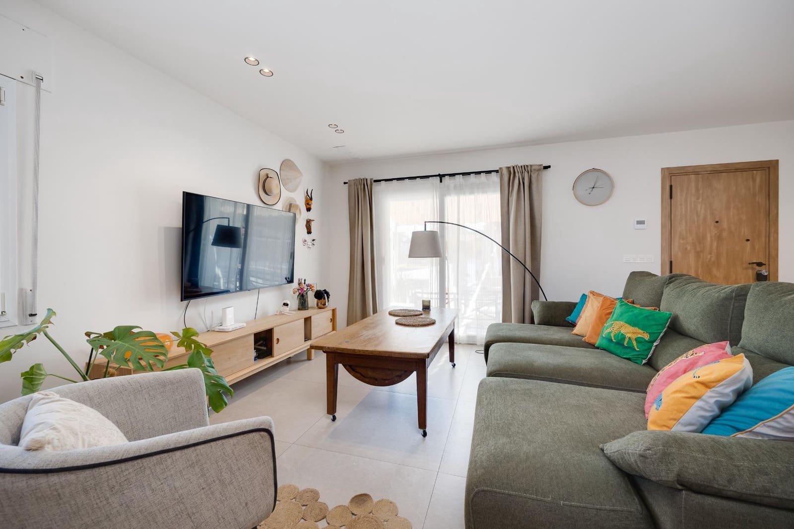 4 soveværelse Villa til leje i Torrevieja med swimmingpool garage - € 2.500 (Ref: 9317838)