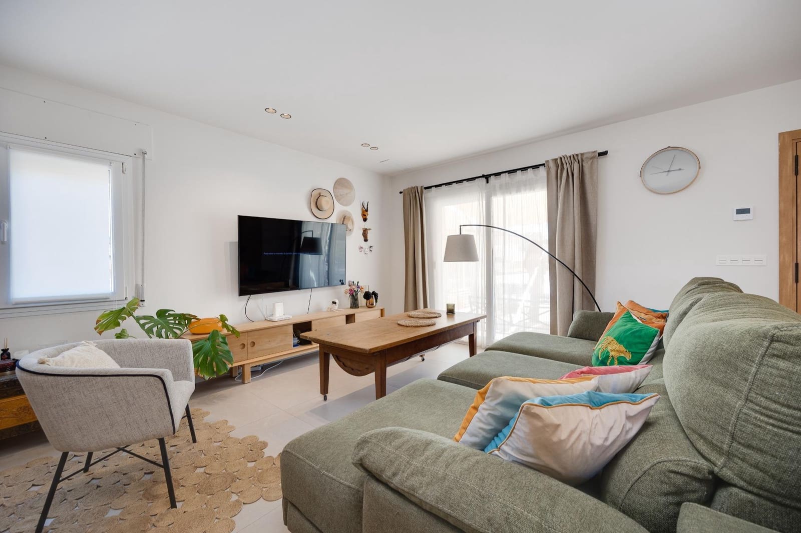 4 soveværelse Villa til leje i Torrevieja med swimmingpool garage - € 2.500 (Ref: 9317838)