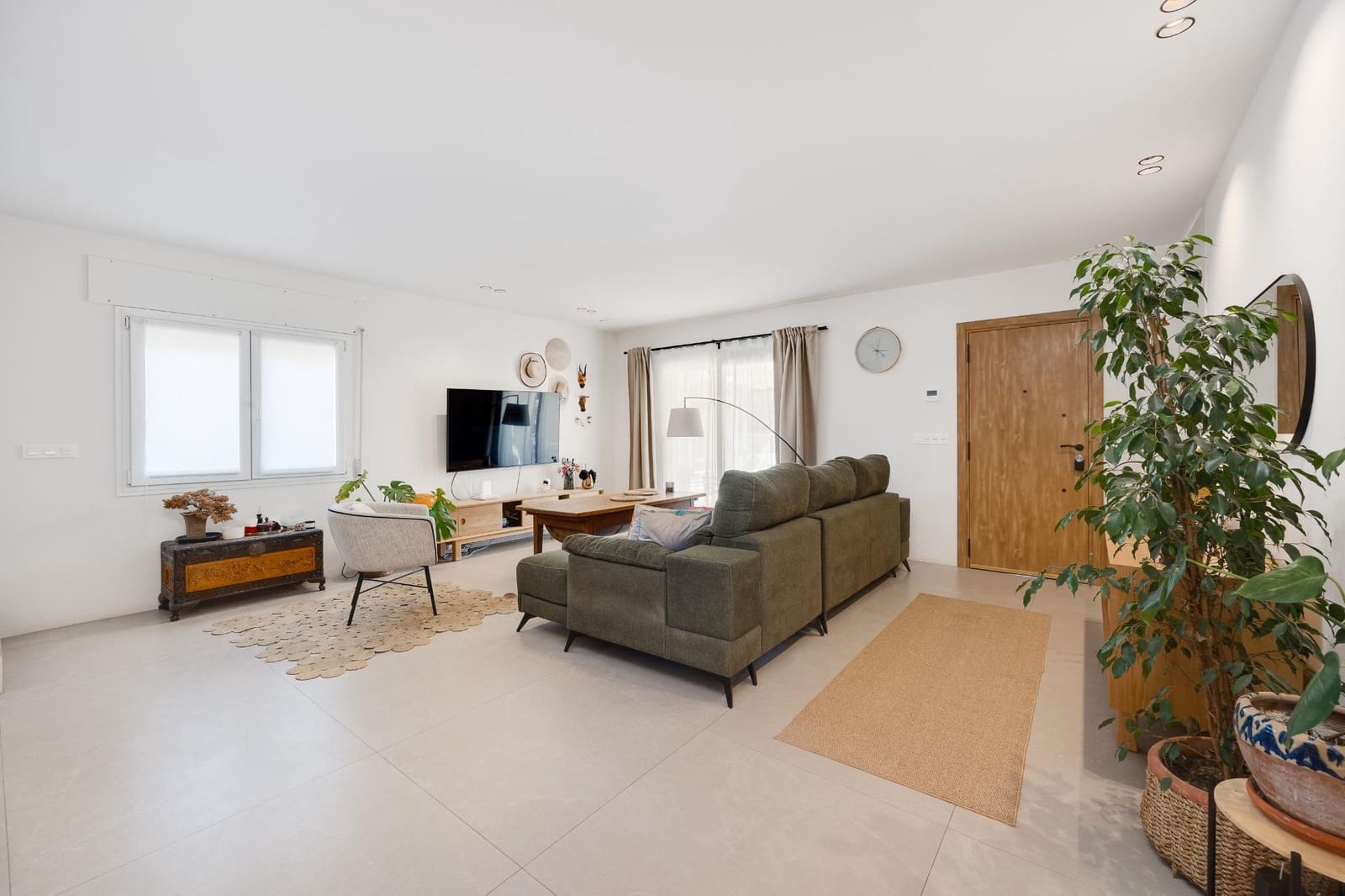 4 soveværelse Villa til leje i Torrevieja med swimmingpool garage - € 2.500 (Ref: 9317838)