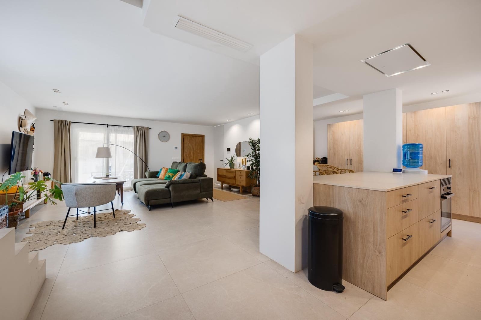 4 soveværelse Villa til leje i Torrevieja med swimmingpool garage - € 2.500 (Ref: 9317838)