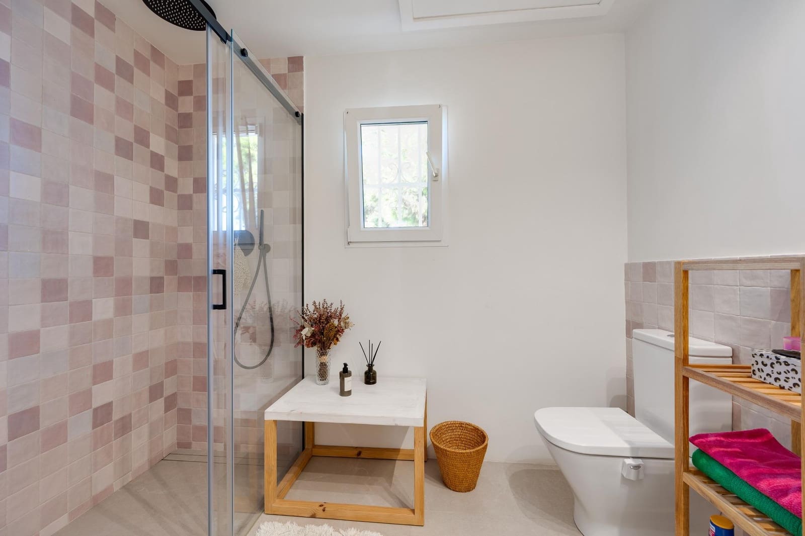 4 soveværelse Villa til leje i Torrevieja med swimmingpool garage - € 2.500 (Ref: 9317838)