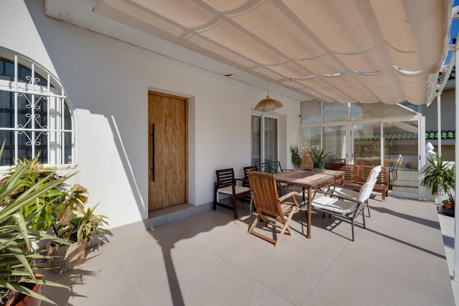 4 soveværelse Villa til leje i Torrevieja med swimmingpool garage - € 2.500 (Ref: 9317838)