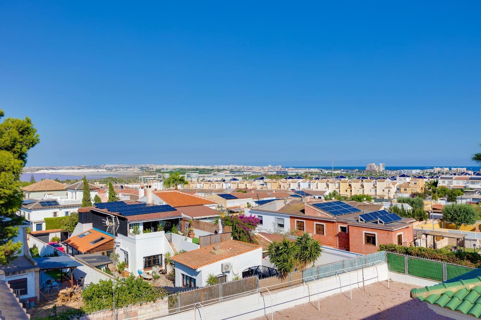 4 soveværelse Villa til leje i Torrevieja med swimmingpool garage - € 2.500 (Ref: 9317838)