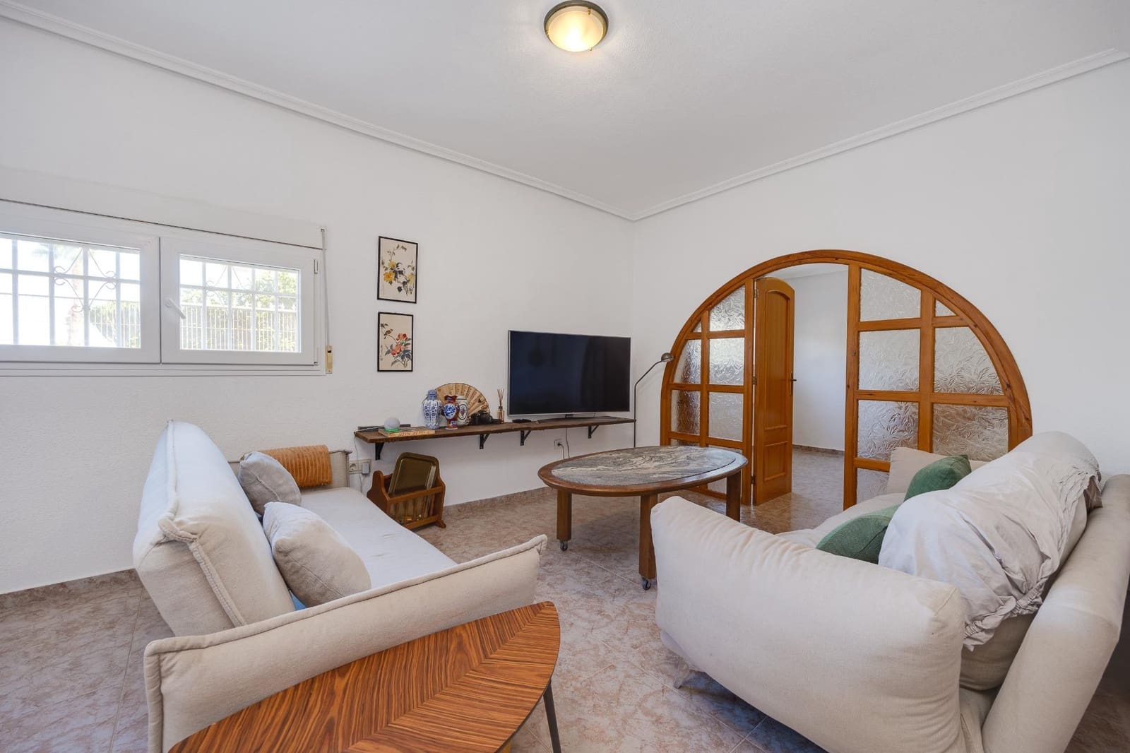 4 soveværelse Villa til leje i Torrevieja med swimmingpool garage - € 2.500 (Ref: 9317838)