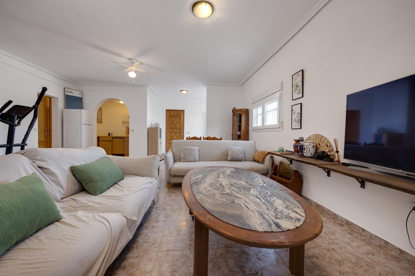 4 soveværelse Villa til leje i Torrevieja med swimmingpool garage - € 2.500 (Ref: 9317838)