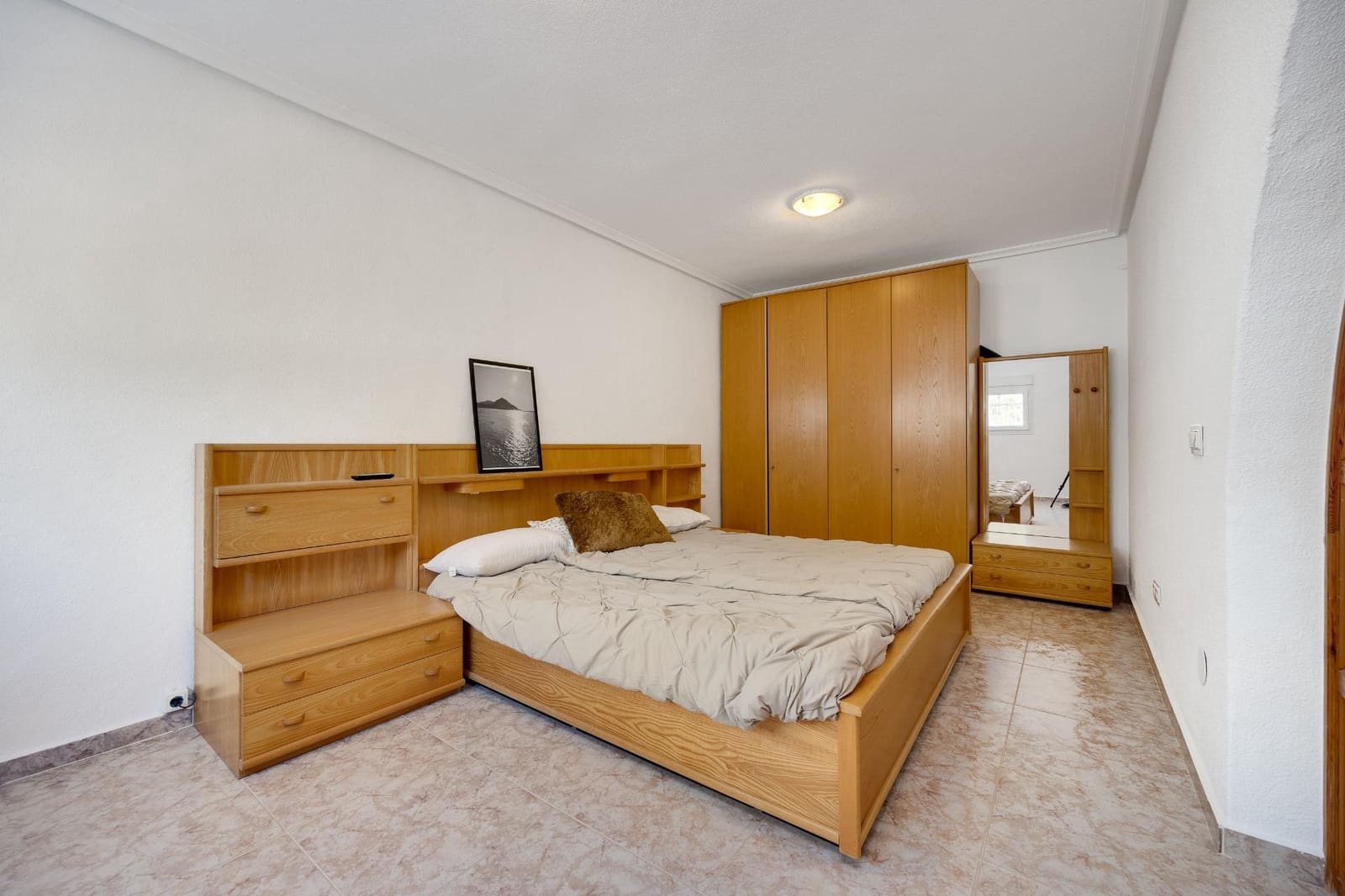 4 soveværelse Villa til leje i Torrevieja med swimmingpool garage - € 2.500 (Ref: 9317838)