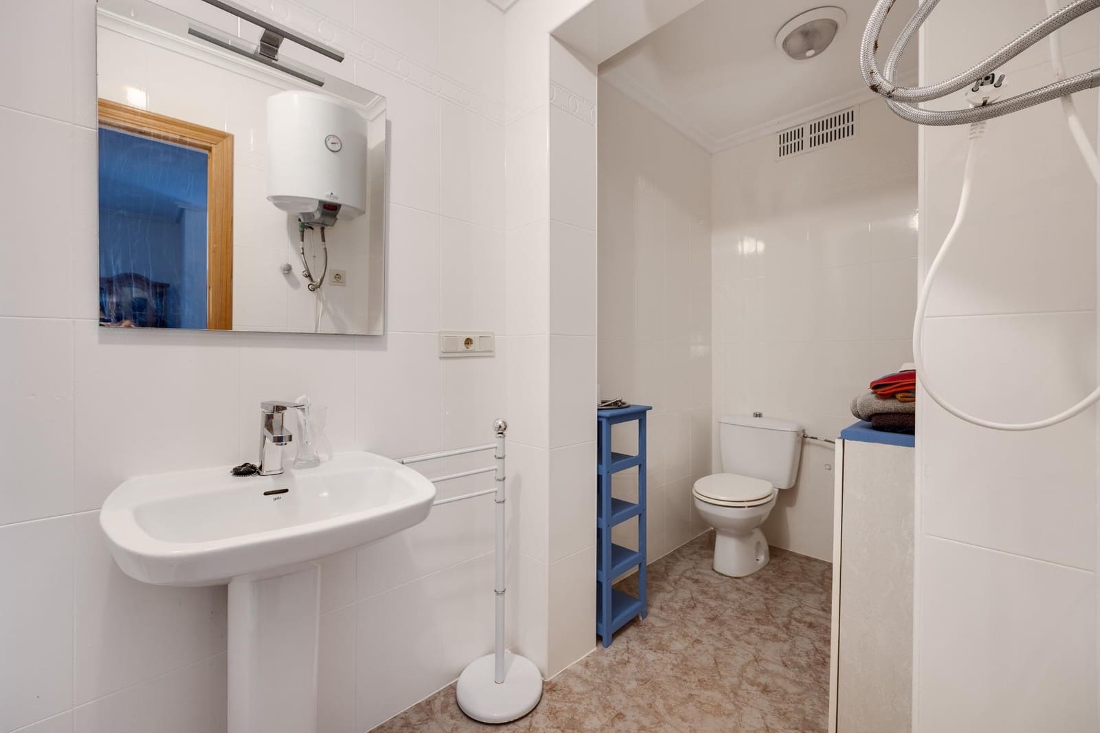 4 soveværelse Villa til leje i Torrevieja med swimmingpool garage - € 2.500 (Ref: 9317838)