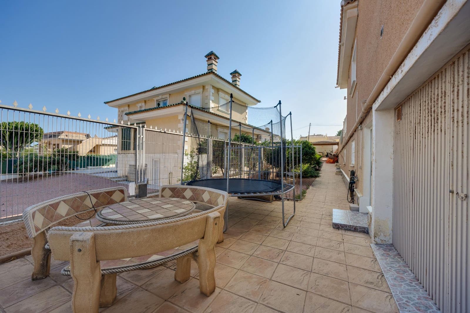 4 soveværelse Villa til leje i Torrevieja med swimmingpool garage - € 2.500 (Ref: 9317838)