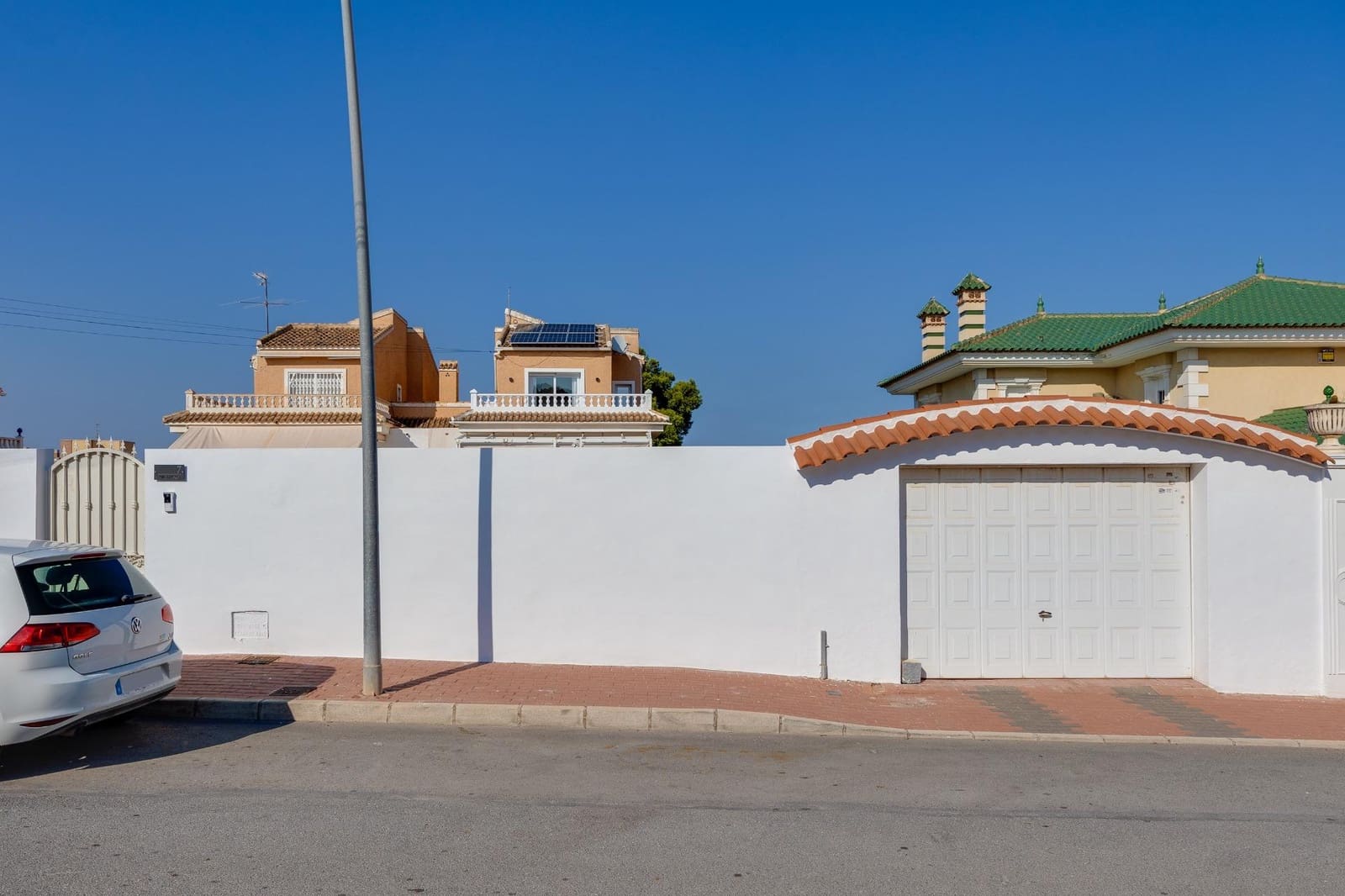 4 soveværelse Villa til leje i Torrevieja med swimmingpool garage - € 2.500 (Ref: 9317838)
