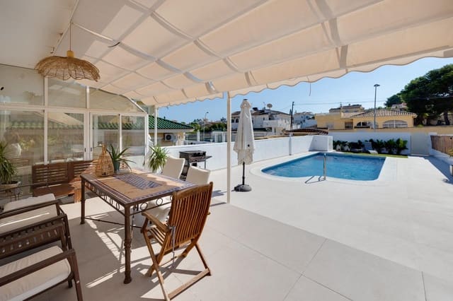 4 soveværelse Villa til leje i Los Balcones - Los Altos, Torrevieja med swimmingpool garage - € 2.500 (Ref: 9317838)