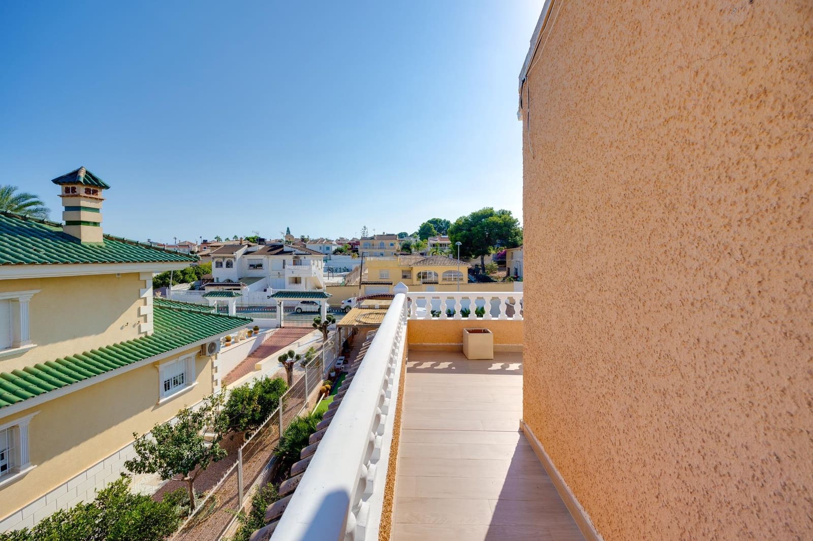 4 soveværelse Villa til leje i Torrevieja med swimmingpool garage - € 2.500 (Ref: 9317838)